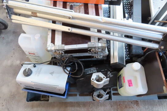 Palle med diverse lys, røgmaskine, stativ mv.