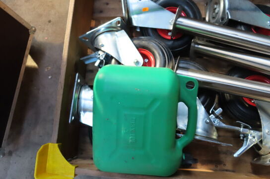 Palle med diverse hjul, benzindunk mv.