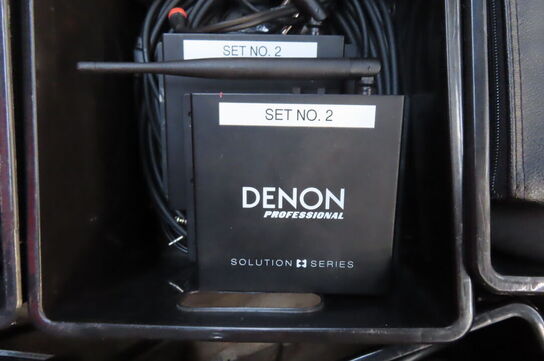 Palle med diverse mikrofoner ledninger og tilbehør