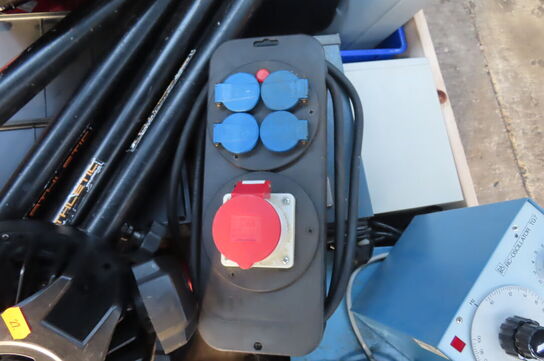 Palle med diverse lamper, B&O tonegenerator mv.