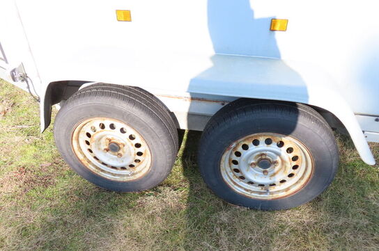 Hestetrailer BRENDERUP 33 med indhold