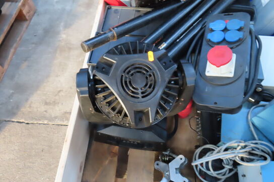 Palle med diverse lamper, B&O tonegenerator mv.