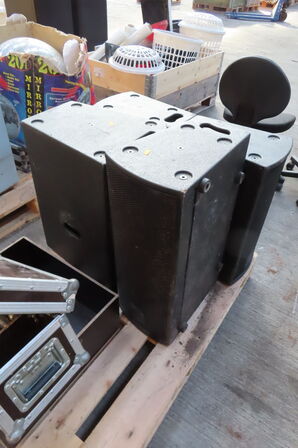 4 stk højtaler samt diverse beslag