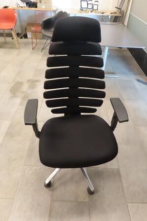 3 stk kontorstole samt bord