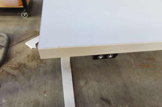 Reol og hæve-/sænkebord