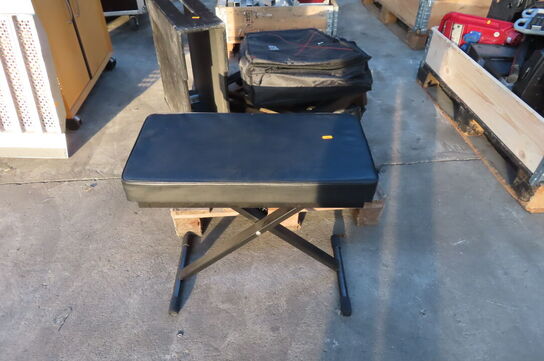 2 stk keyboardbænk mv.