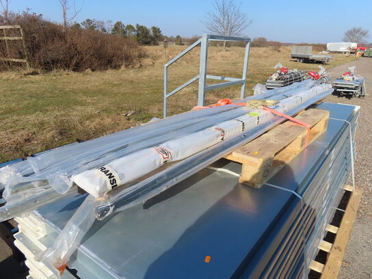 15 stk industri hylder samt jernstænger