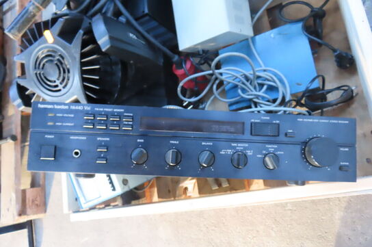 Palle med diverse lamper, B&O tonegenerator mv.