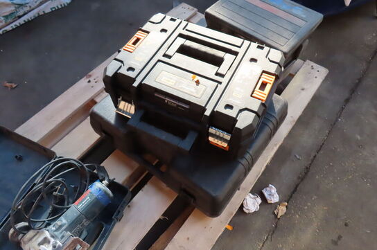 Stiksav BOSCH samt 4 tomme kasser