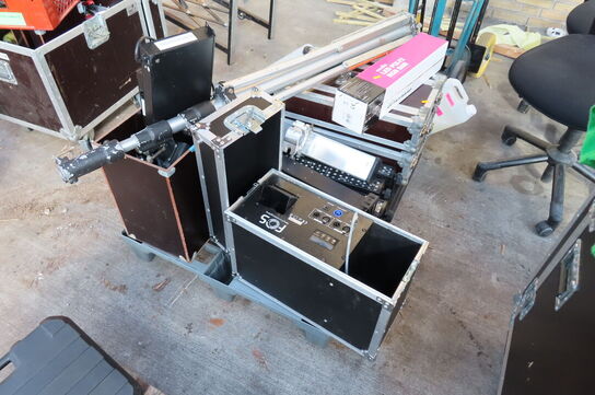 Palle med diverse lys, røgmaskine, stativ mv.