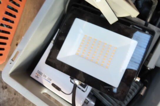 Kasse med arbejdslamper