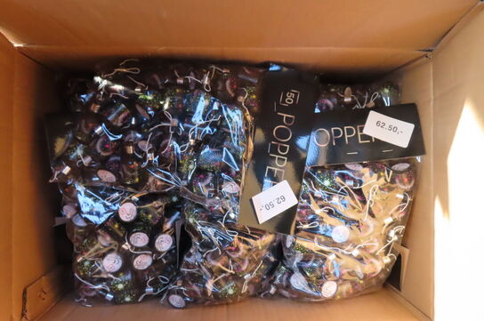 Diverse nytårsting af hatte, raketholder, dug mv.