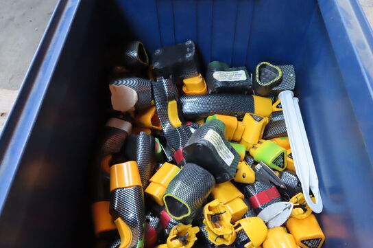 Kasse med diverse EC CUTTER