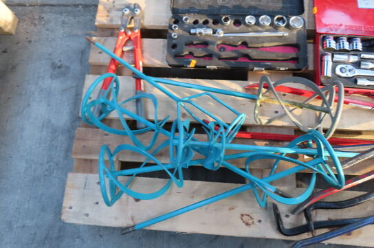 Palle med håndværktøj af topnøglesæt mv.