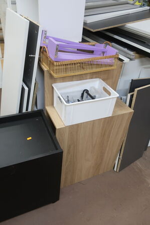 Div. reoler, skuffemonduler, borde m.m.