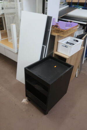 Div. reoler, skuffemonduler, borde m.m.