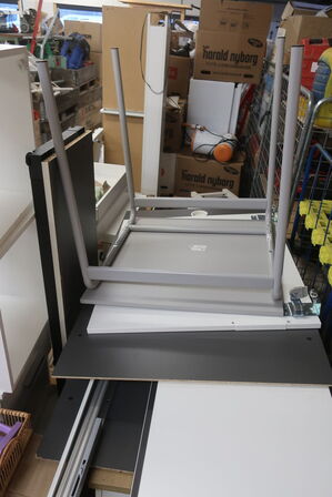 Div. reoler, skuffemonduler, borde m.m.