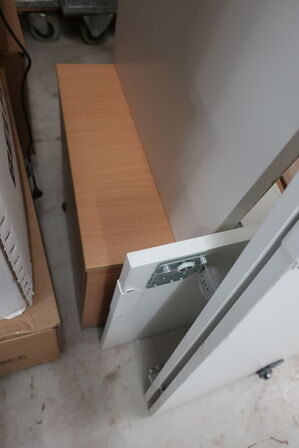 Div. reoler, skuffemonduler, borde m.m.