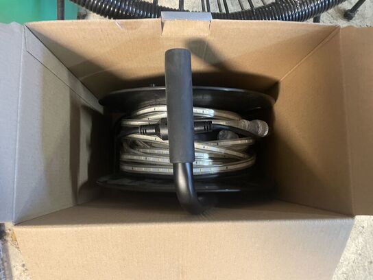 To stole samt LED-lys