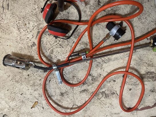 Kædesav og gasbrænder