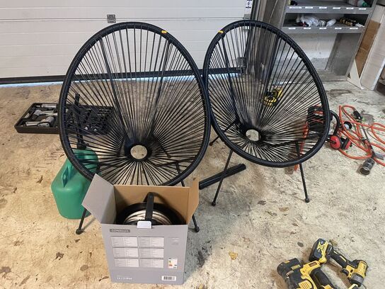 To stole samt LED-lys