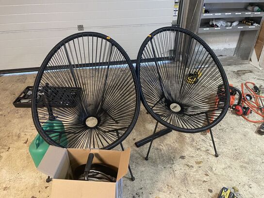 To stole samt LED-lys