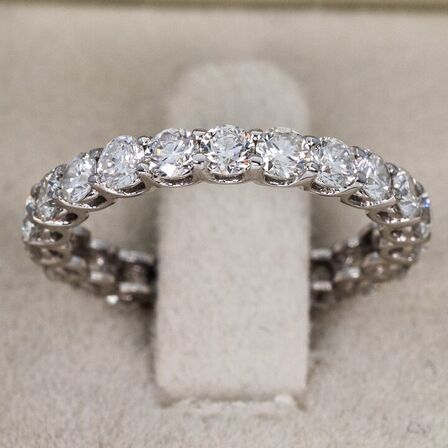 2,18 ct. naturlig diamant og 14 kt. alliance hvidguldring. GCI