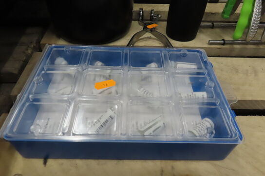 Diverse værktøj og reservedele til briller