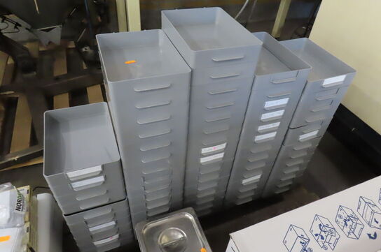 65 stk. Plastbakker 23x16x4cm