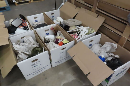 Indhold af te-køkken samt diverse brugskunst