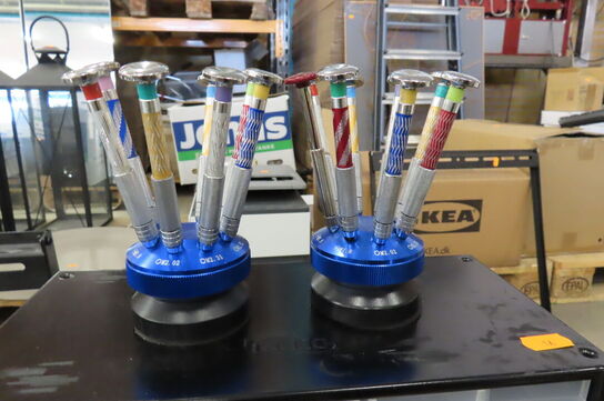 Diverse værktøj og reservedele til briller