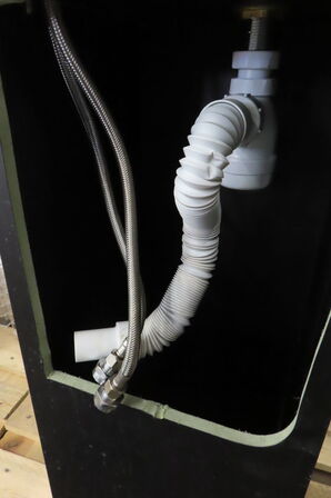 Håndvask og armatur på pedestal