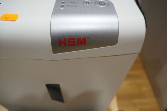 2 stk. reoler, bord & Makulator