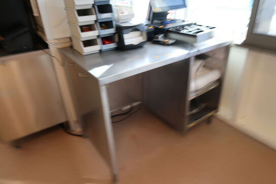 Rustfri stålbord med indhold (kasseapparat og udstyr medfølger ikke)