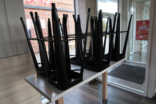 Barbord med 6 stk. barstole