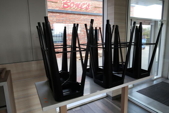 Barbord med 6 stk. barstole