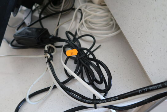 2 stk. computerskærme SAMSUNG S24E450 med betjeningspanler