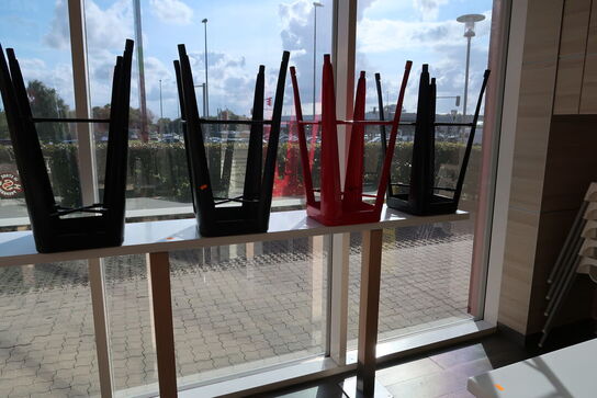 Barbord med 5 stk. barstole