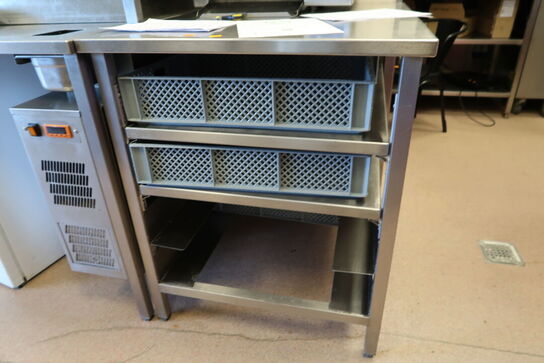 Rustfri stålbord med indhold (uden brødrister)