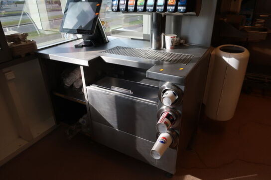 Rustfri stålbord med indhold (kasseapparat medfølger ikke)