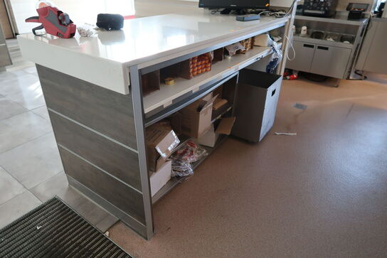 Disk med indhold (elektronik udstyr medfølger ikke)