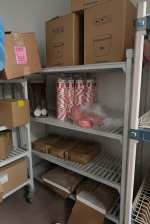 Fødevarereol med indhold