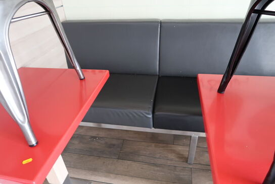 3 stk. borde, 4 stk. stole samt bænk