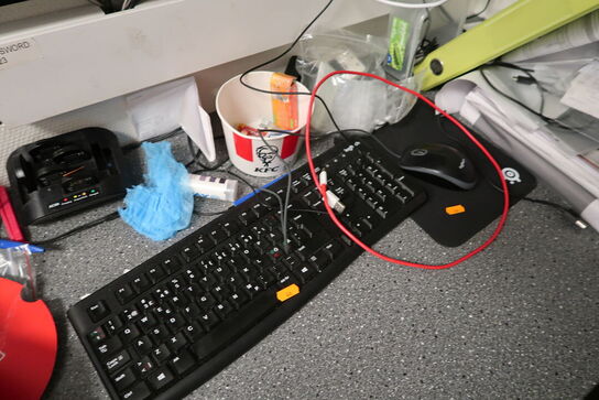 3 stk. computerskærme IIYAMA, FUJITSU, ASUS samt computer LENOVO