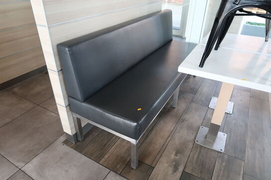 3 stk. borde med 4 stk. stole samt bænk