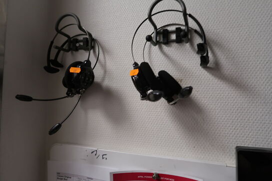 4 stk. headset med batterier og lader