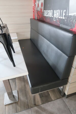 2 stk. borde, 2 stk. stole, bænk