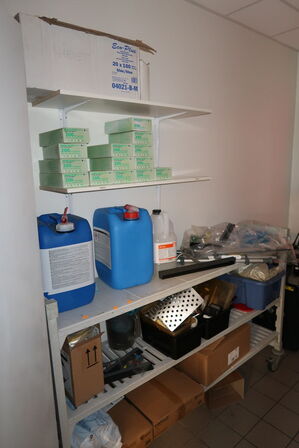 Engangshandsker, rengøringsmidler m.m.