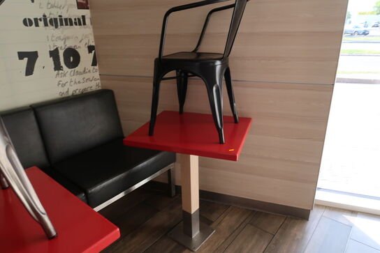 3 stk. borde, 4 stk. stole samt bænk