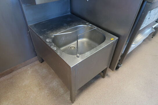 Vaskestation, papirdispenser, sæbedispenser m.m.